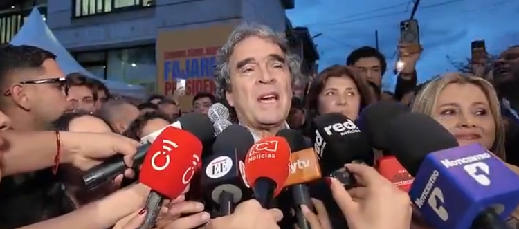 Roy Barreras felicita a los finalistas y pide a Iván Cepeda buscar el respaldo del centro político