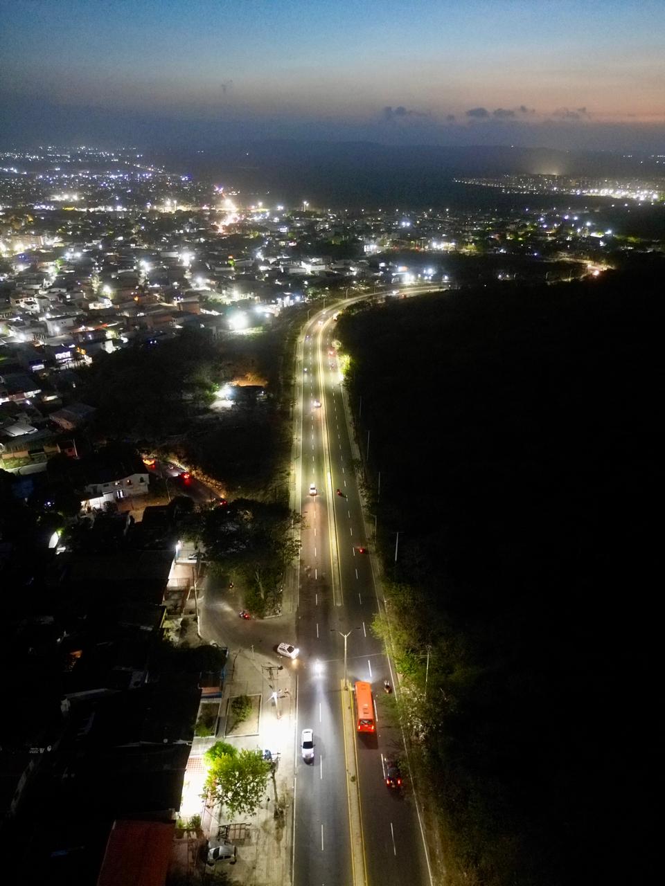 Con luminarias LED y nuevo cableado, Distrito recupera iluminación en la carrera 38