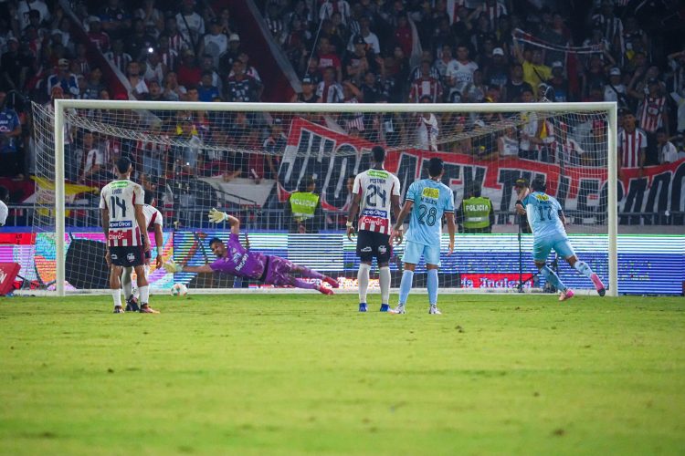 Junior a la semifinal tras partido de infarto en Barranquilla con el Once Caldas