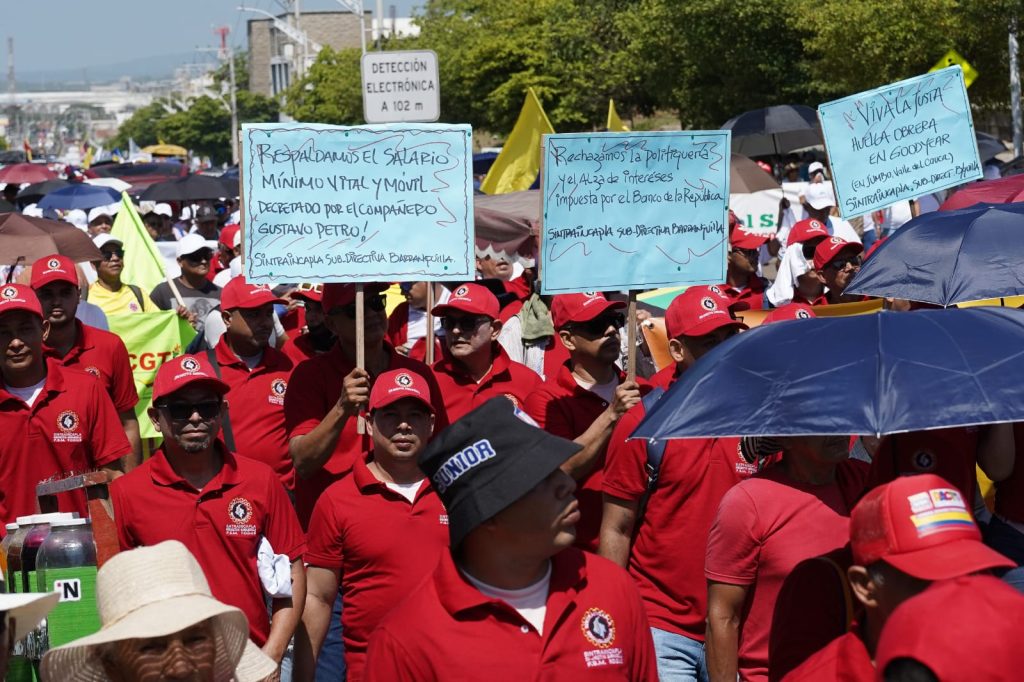Multitudinaria marcha del Día del Trabajo en Barranquilla: sindicatos exigen reformas y mejores condiciones laborales