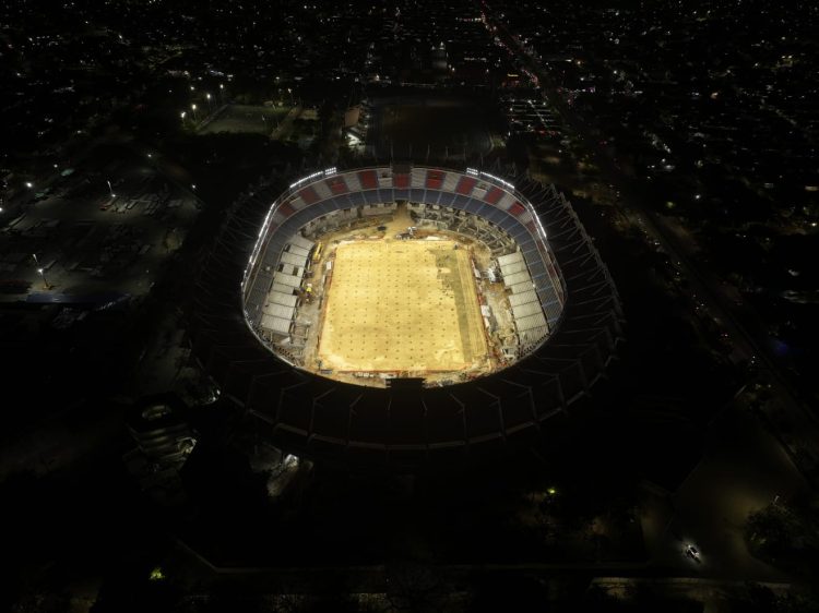 Avanza la renovación del estadio Metropolitano: inicia siembra del nuevo césped y obras estructurales