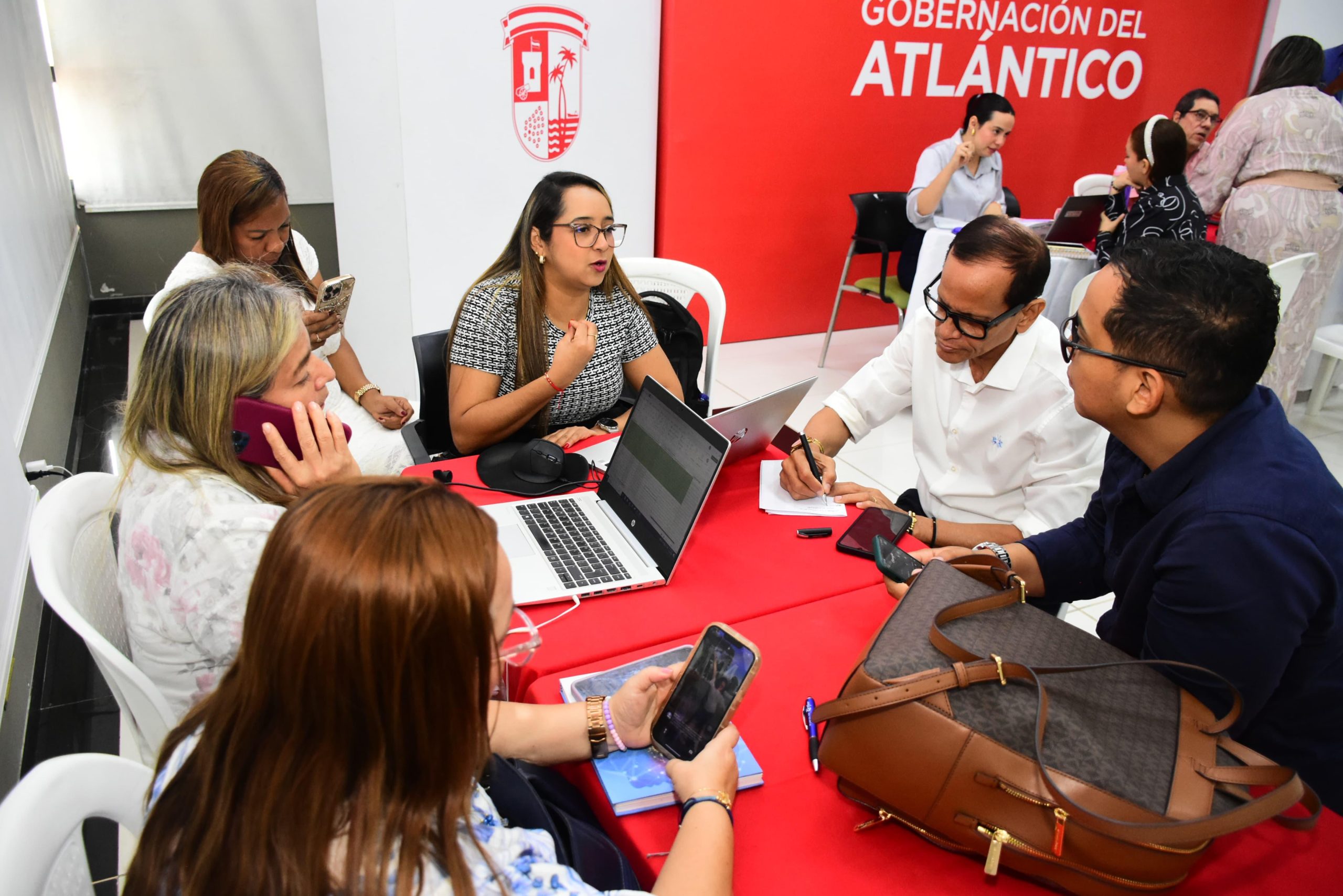 Atlántico fija plazo a EPS para contratar con hospitales públicos y evitar traslados de pacientes a Barranquilla
