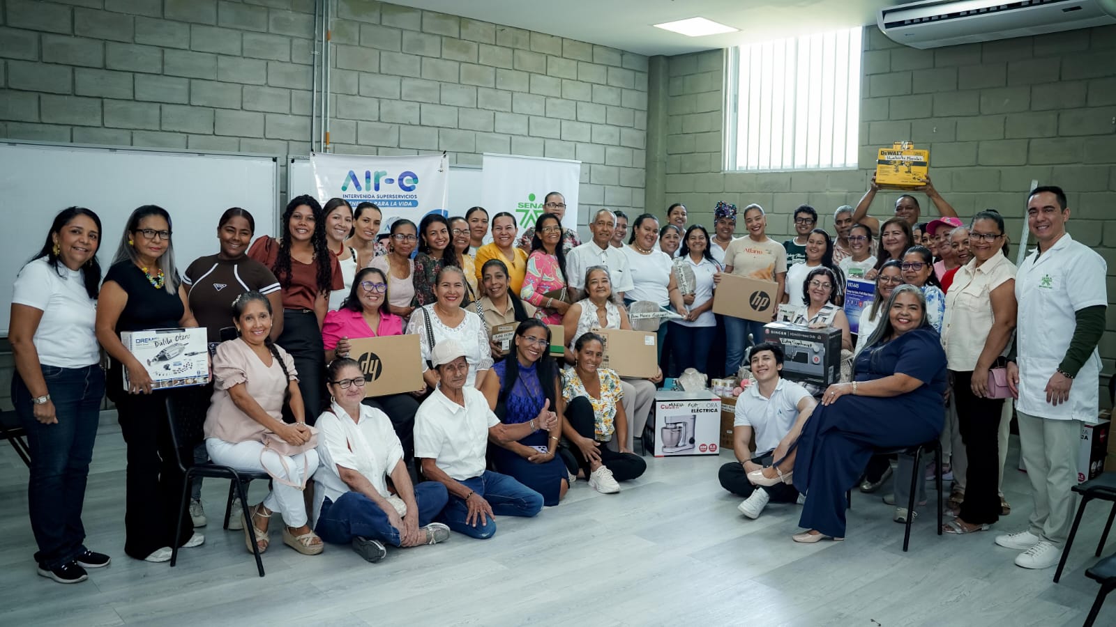 SENA y Air-e entregan fortalecimientos productivos a 93 emprendedores del Atlántico