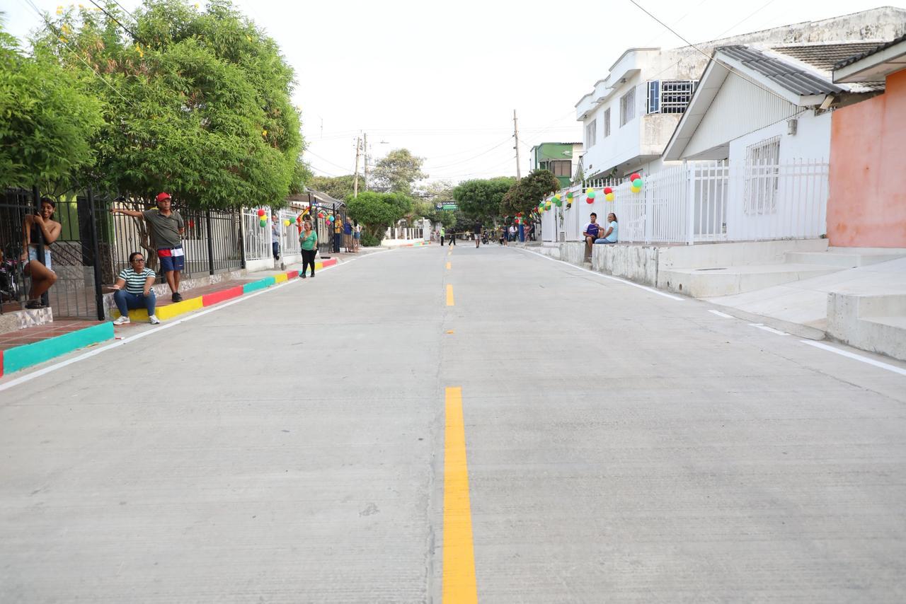 Alcalde Alejandro Char entregó nuevas vías en Montecristo y anunció más obras de pavimentación