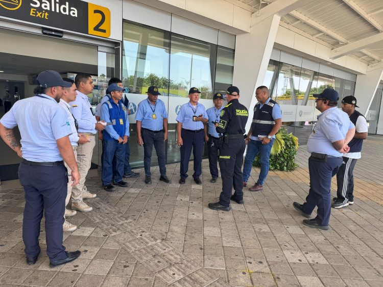Policía y Migración refuerzan controles de seguridad en el aeropuerto y terminal de Barranquilla