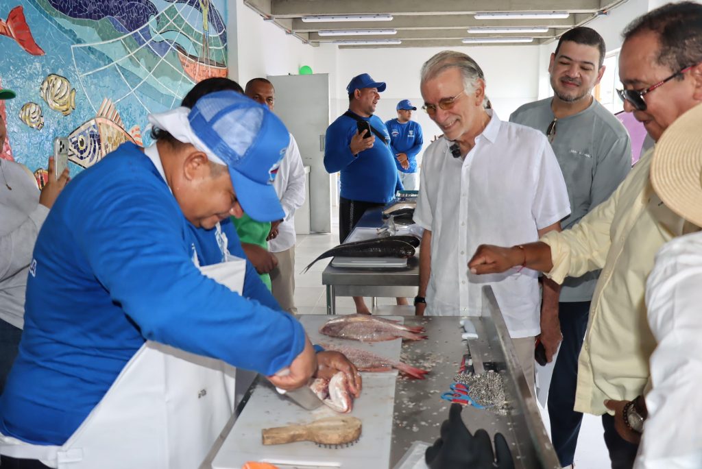 Playa Pescador transforma la pesca artesanal en Puerto Colombia con nueva infraestructura y apoyo tecnológico