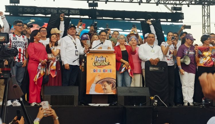 Iván Cepeda cerró campaña presidencial en Barranquilla y prometió “un segundo gobierno progresista”