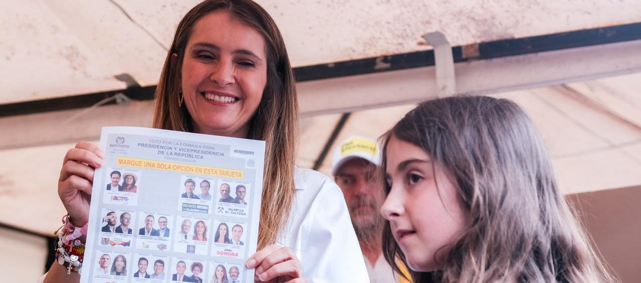 Paloma Valencia votó en Bogotá y apuesta por convertirse en la primera mujer presidenta de Colombia