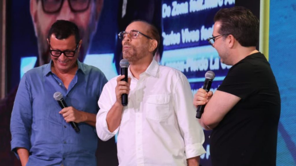 Rafael Páez recibió la primera Mojarra Negra en los Premios Perrenque Creativo 2026