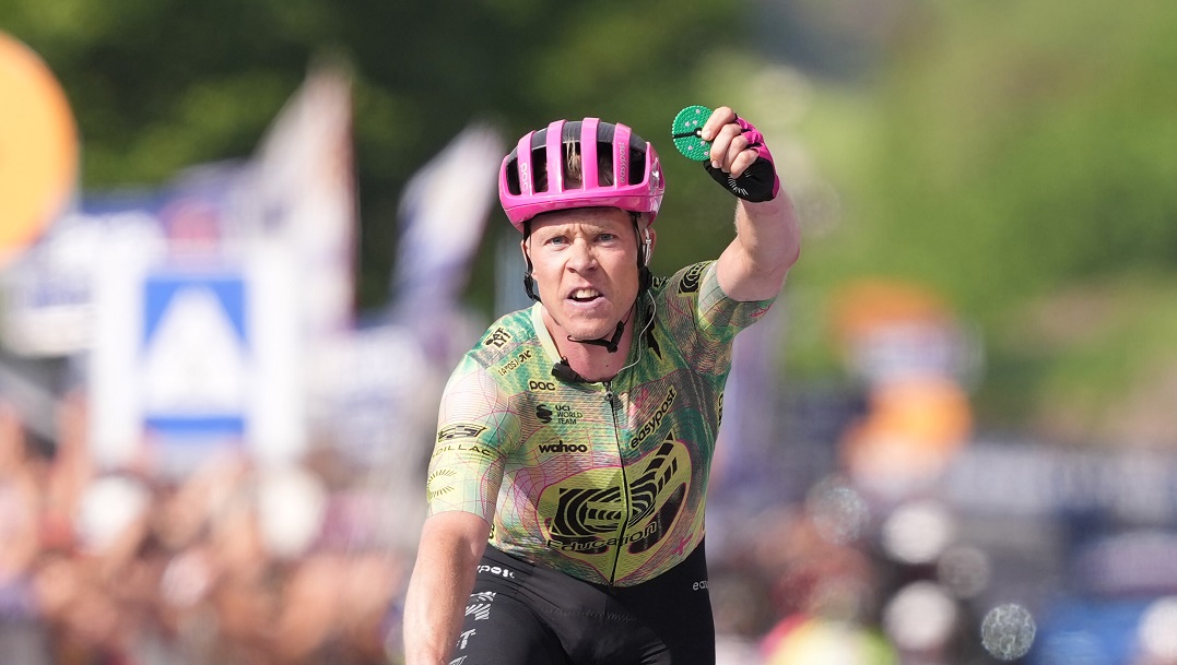 Michael Valgren se alzó con la victoria en una vibrante etapa del Giro de Italia