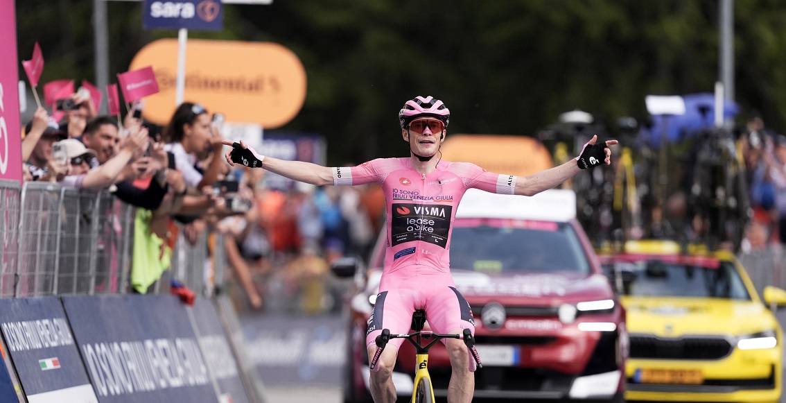 Jonas Vingegaard ganador de la etapa 16 y es más líder del Giro de Italia