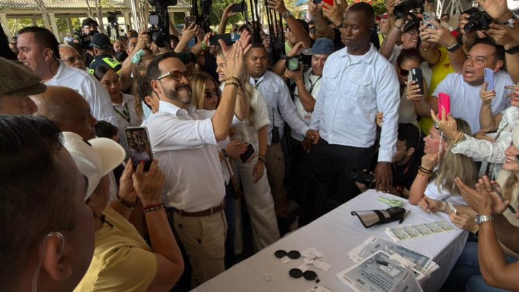 Abelardo De la Espriella votó en Barranquilla y aseguró que ganará la Presidencia en primera vuelta