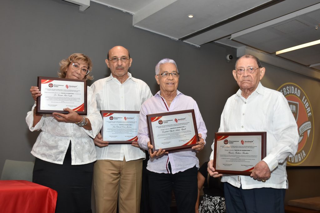 Entrega de reconocimientos “Maestros de Generaciones”, en homenaje a docentes que han dejado una huella significativa en la formación de profesionales del Derecho.
