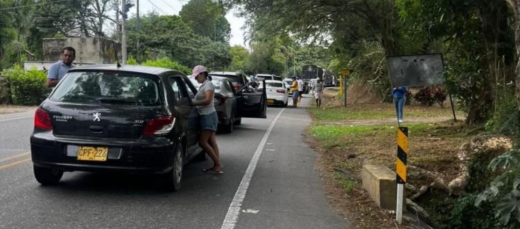 Hoteleros de la Sierra Nevada se declaran en emergencia por combates y bloqueos en la Troncal del Caribe