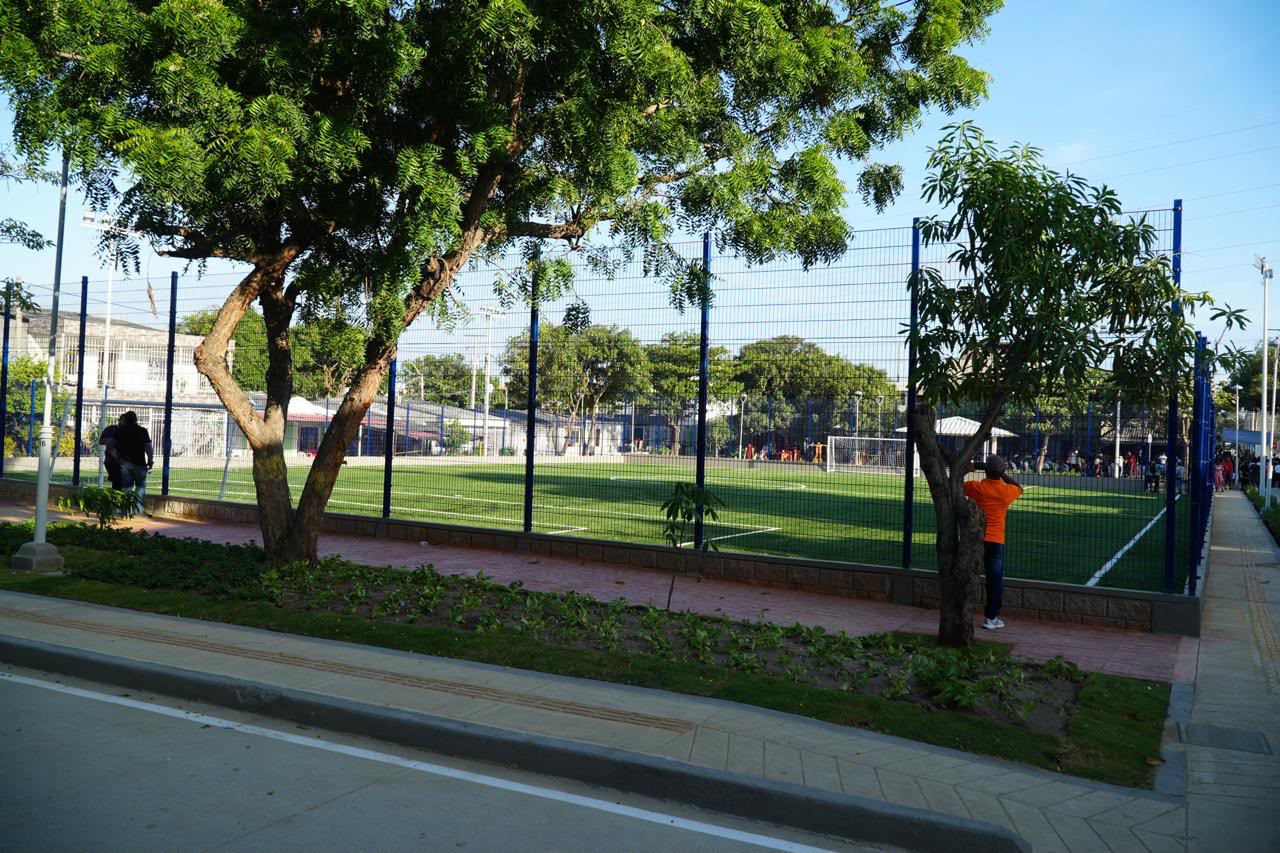 Alcaldía de Barranquilla entrega la cancha sintética Los Tubos en la Ciudadela 20 de Julio