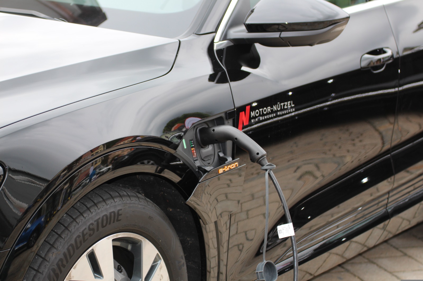 Gobierno crea nuevo régimen para impulsar la producción de vehículos eléctricos e híbridos en Colombia