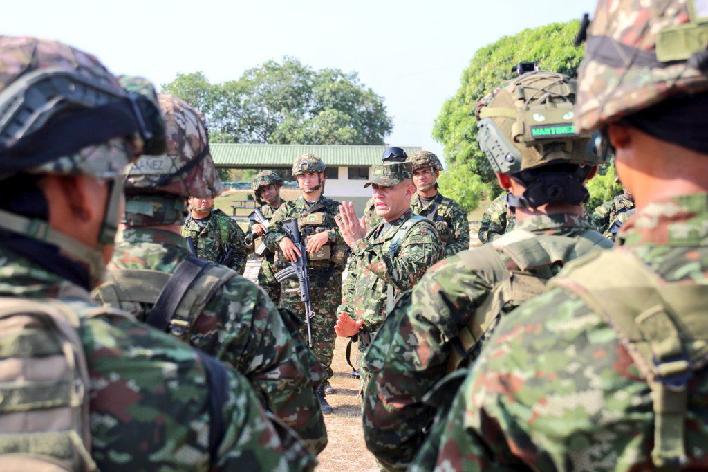 Escala la violencia en Magdalena: enfrentamientos entre Ejército y ACSN provocan bloqueos en la Troncal del Caribe