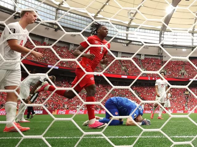 Suiza vence 2-1 a Canadá, le arrebata el liderato del Grupo B y ambos avanzan a dieciseisavos del Mundial
