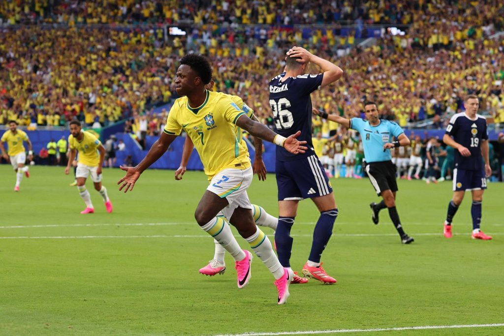 Brasil golea 3-0 a Escocia, avanza como líder del Grupo C y celebra el esperado regreso de Neymar