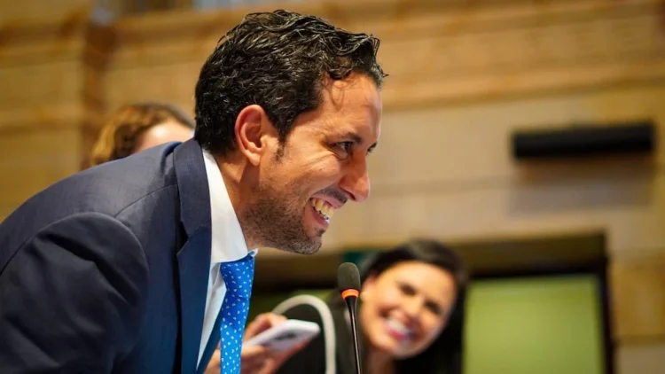 Julián López renuncia a la Presidencia de la Cámara y deja su curul en el Congreso