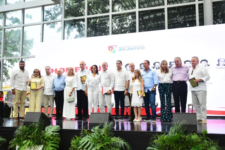 Eduardo Verano rinde homenaje a exgobernadores y destaca su aporte a la transformación del Atlántico