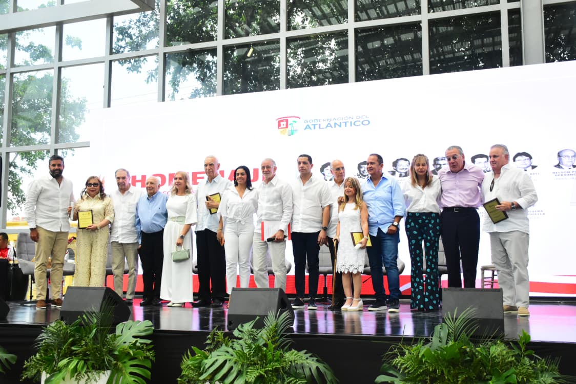 Eduardo Verano rinde homenaje a exgobernadores y destaca su aporte a la transformación del Atlántico