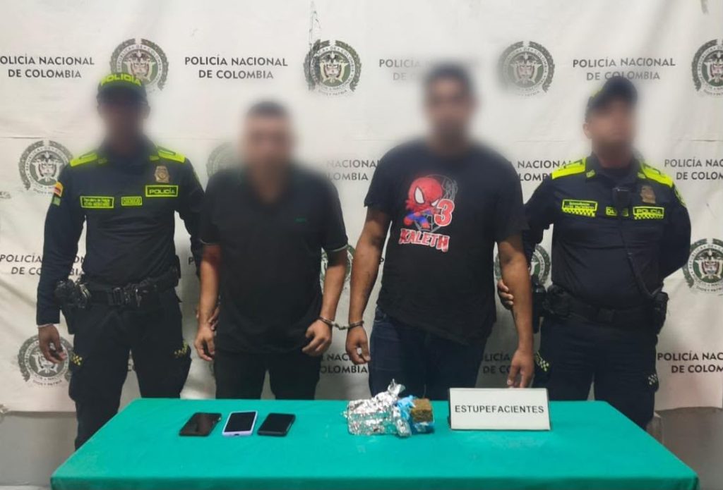 Capturan en Villa Carolina a dos presuntos expendedores con 1.500 dosis de marihuana