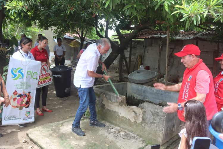 Gobernador Verano lidera jornada contra el dengue y elimina criaderos en Juan de Acosta