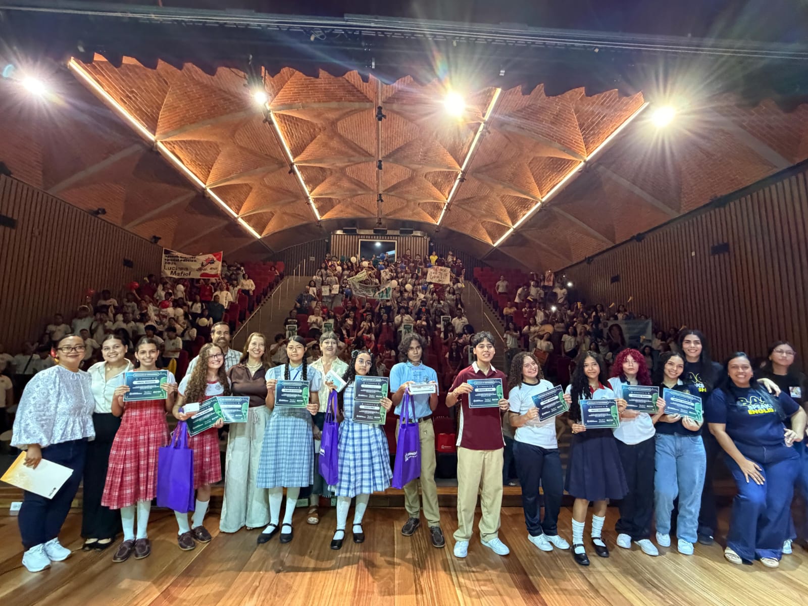 Estudiantes de colegios oficiales de Barranquilla destacan en la final del Uninorte Speech Master Special Edition 2026