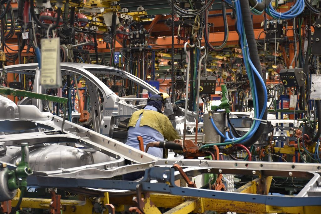 Exportaciones de automóviles y buses de Colombia crecieron 191 % entre enero y abril de 2026
