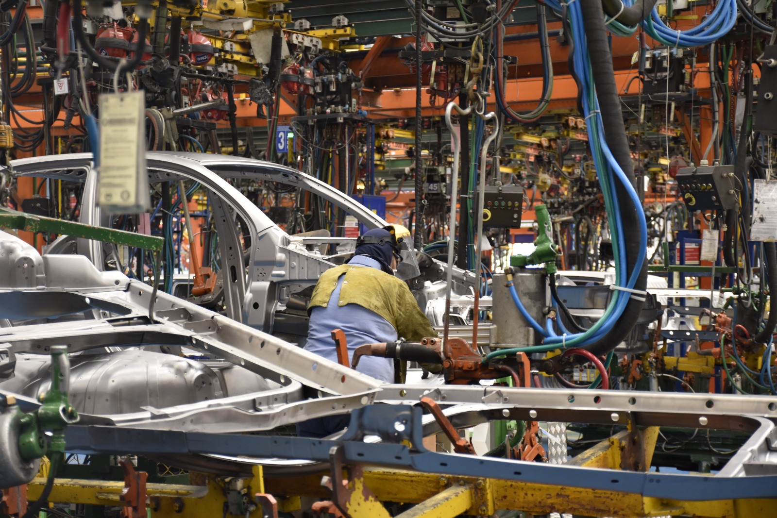 Exportaciones de automóviles y buses de Colombia crecieron 191 % entre enero y abril de 2026