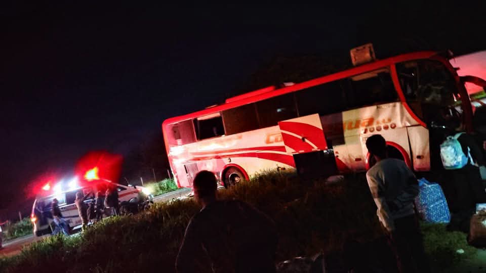 Accidente en vías del Cesar deja tres muertos tras choque entre bus y camión cisterna