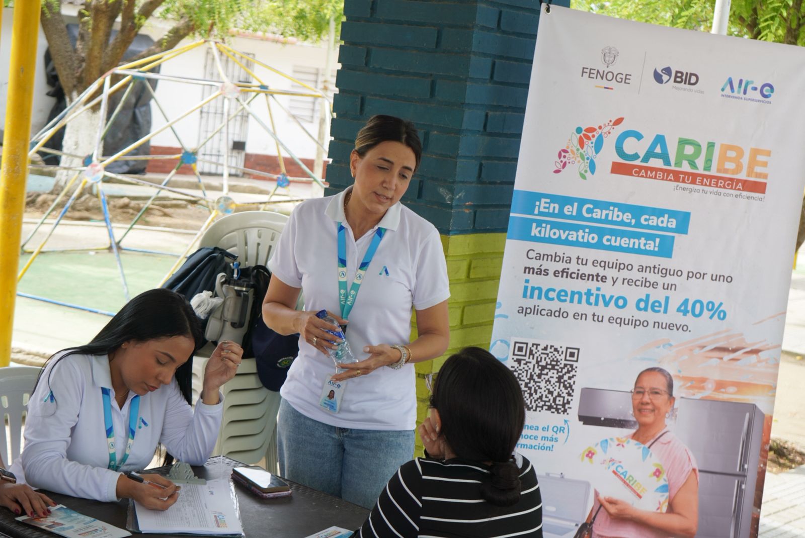 Air-e Intervenida llevó a Luruaco el programa ‘Caribe Cambia Tu Energía’ para facilitar la compra de electrodomésticos eficientes