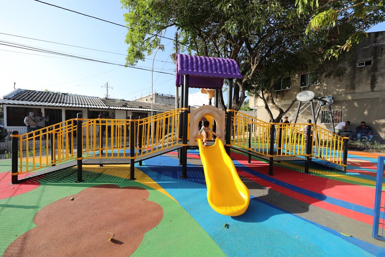 Más de 20.800 habitantes se benefician con la entrega de los parques Kalamary I y El Edén II