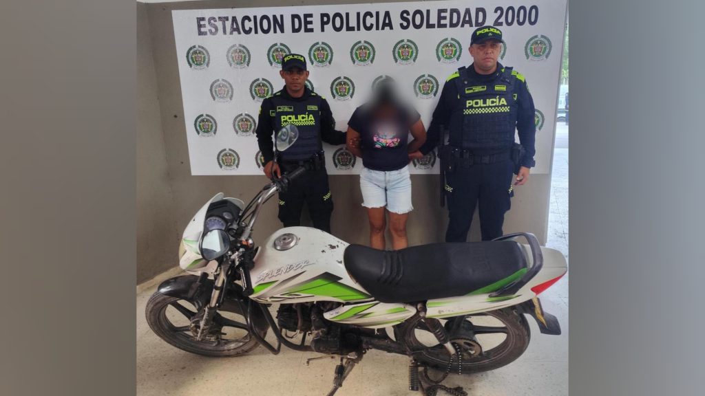 Capturan a hombre que se movilizaba en motocicleta reportada como robada en Soledad
