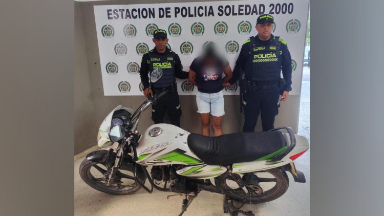 Capturan a hombre que se movilizaba en motocicleta reportada como robada en Soledad