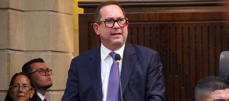 Lidio García pide respeto por la democracia y llama a Petro y De La Espriella a anteponer el interés del país