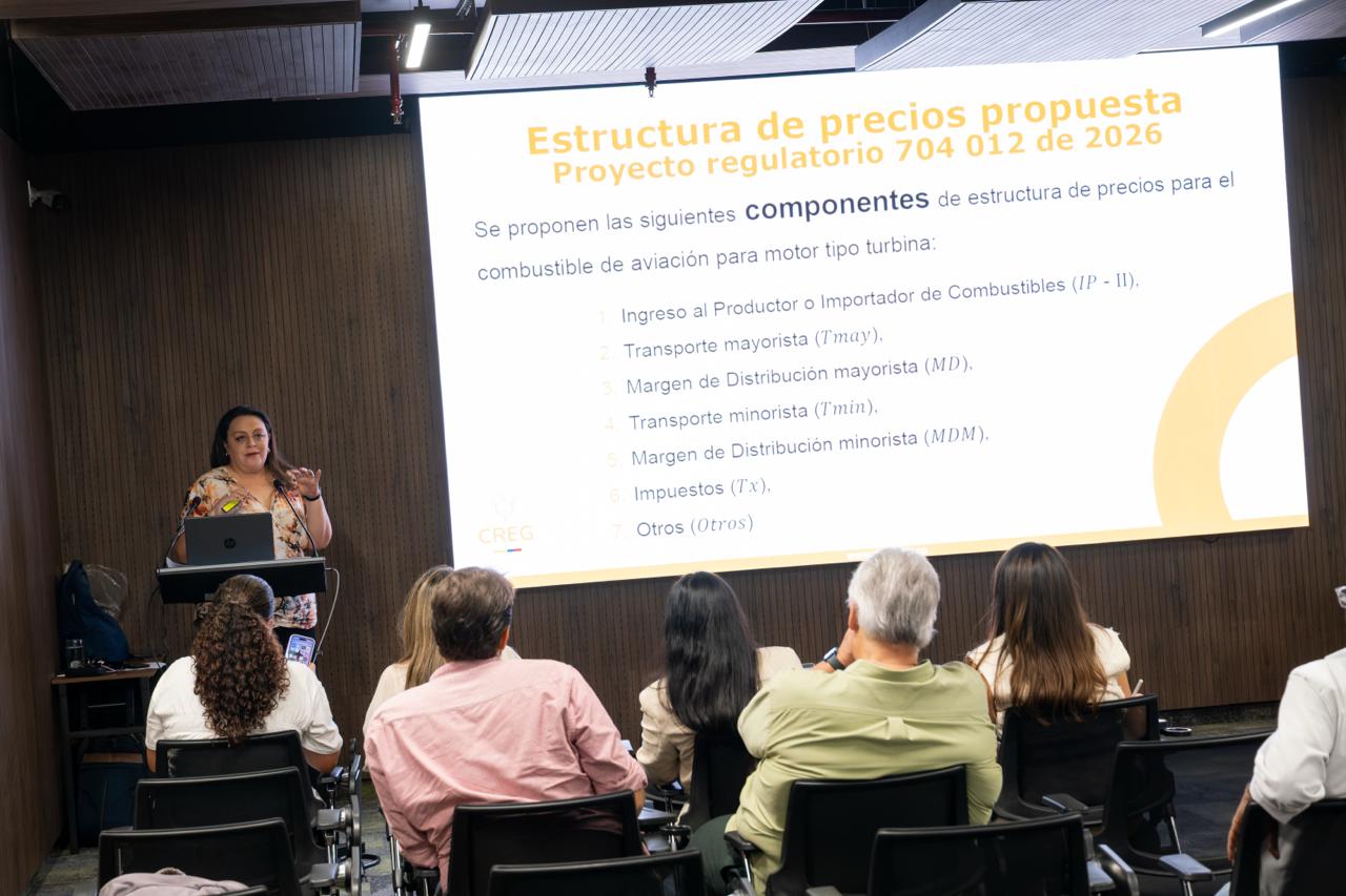 Barranquilla fue sede de la primera audiencia regional de la CREG sobre la regulación del combustible de aviación