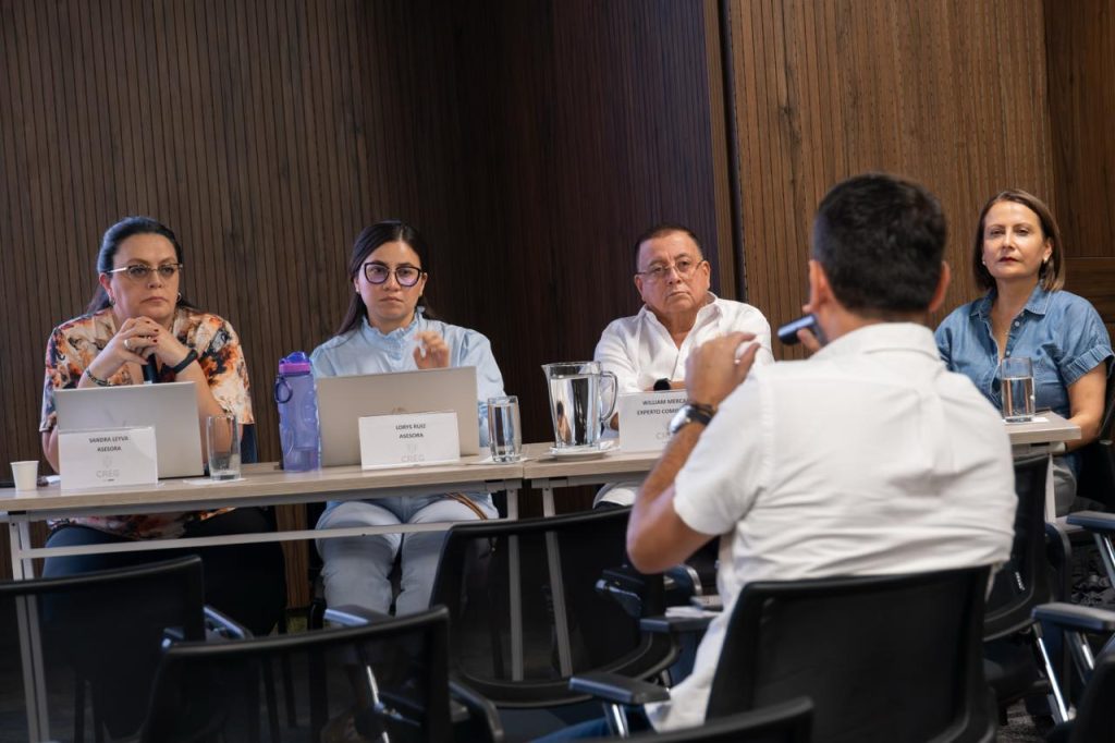 Barranquilla fue sede de la primera audiencia regional de la CREG sobre la regulación del combustible de aviación