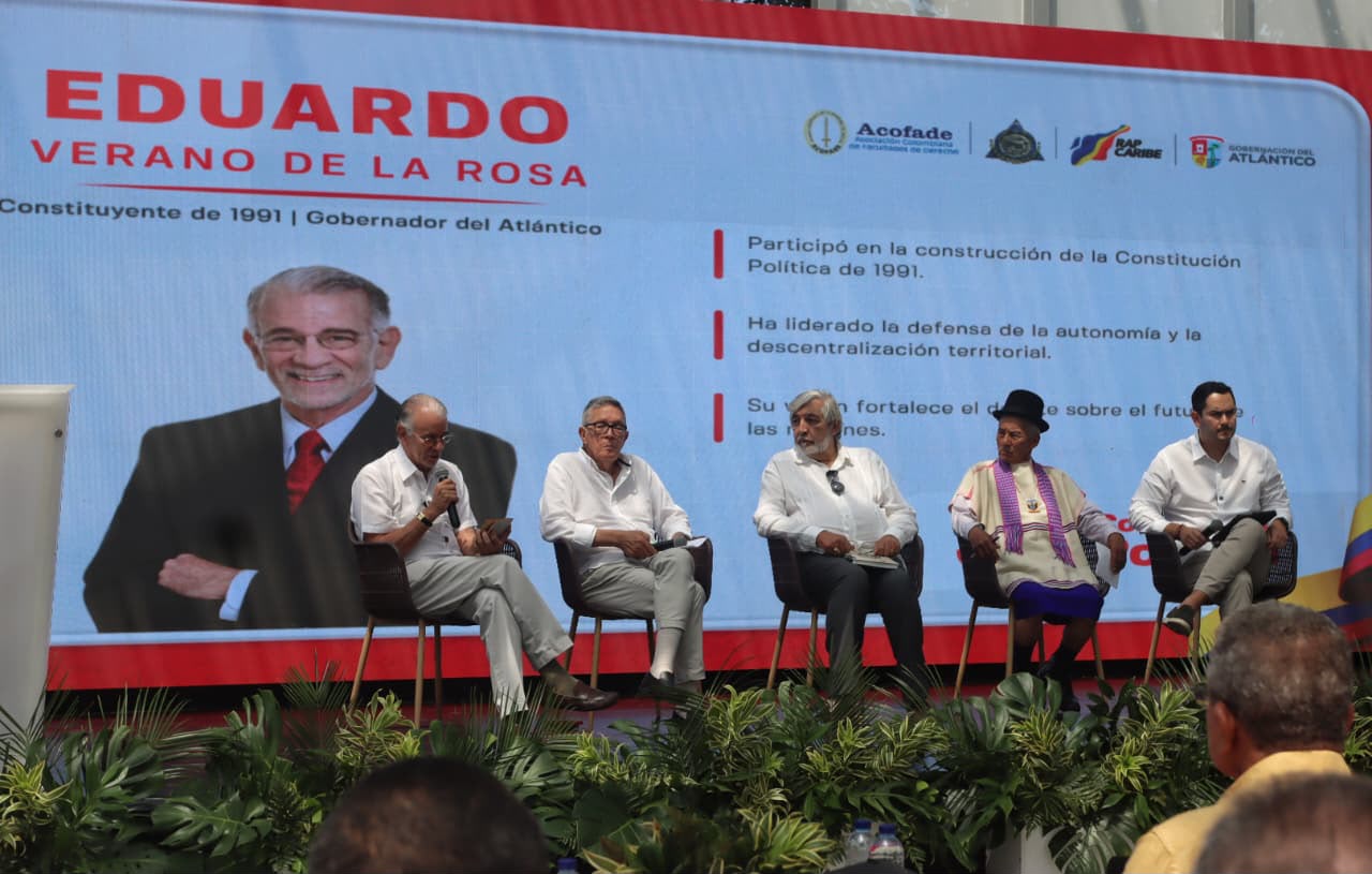 Exconstituyentes advierten en Barranquilla que la autonomía territorial sigue siendo una deuda de la Constitución de 1991