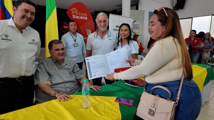 Gobernación del Atlántico entrega 400 títulos de vivienda en Sabanalarga y alcanza 17.400 predios formalizados