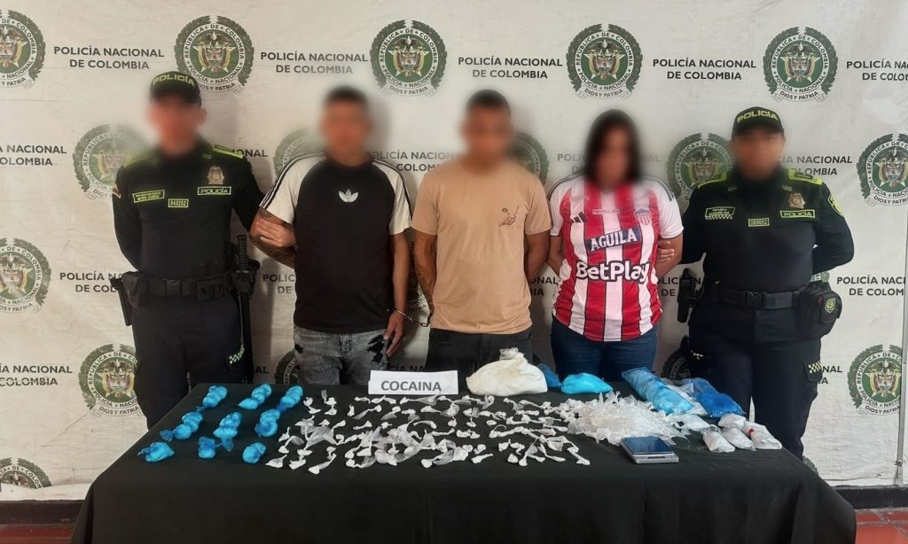 Capturan a tres presuntos integrantes de ‘Los Costeños’ en Soledad e incautan 2.000 dosis de cocaína