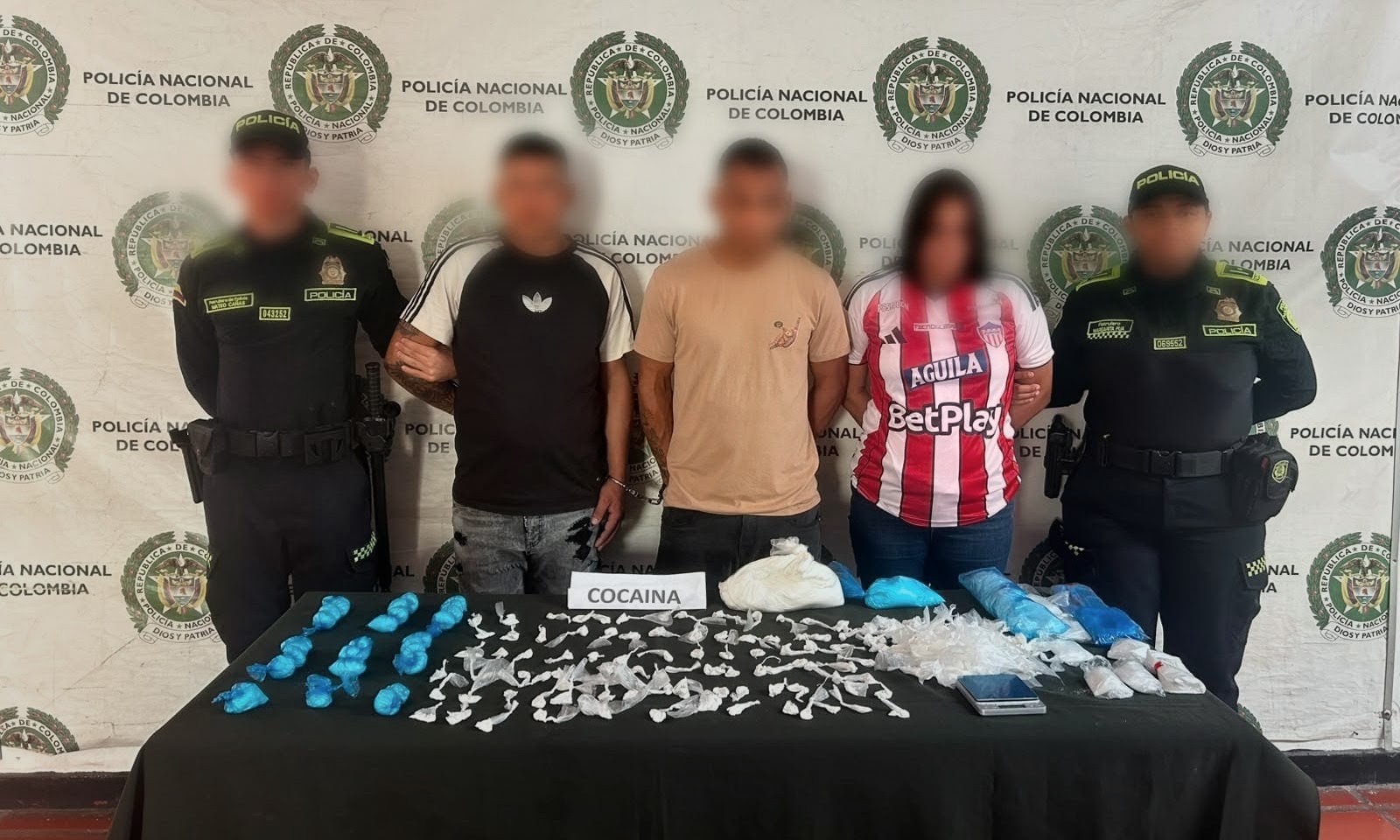 Capturan a tres presuntos integrantes de ‘Los Costeños’ en Soledad e incautan 2.000 dosis de cocaína