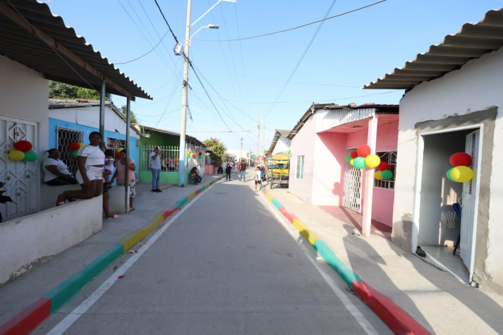 Alejandro Char entrega nuevas vías en Tayrona, La Chinita y deja a Villa Sevilla 100 % pavimentado