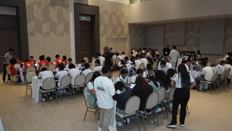 Barranquilla fortalece el aprendizaje del inglés con la ‘Súper English Cup’ para estudiantes de grado 11