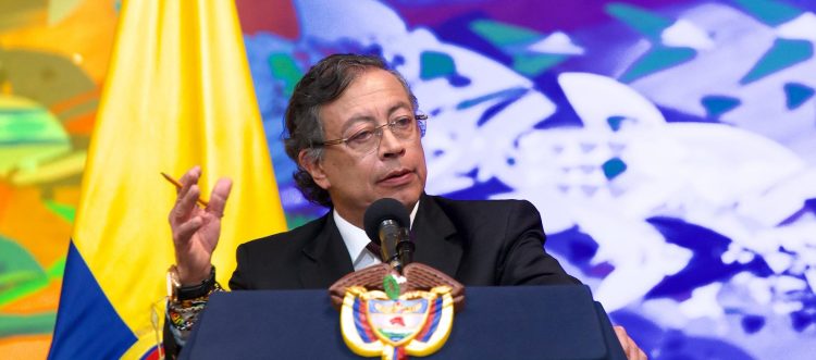 Petro reafirma que tiene pruebas de un presunto fraude electoral y defiende los resultados de su gobierno ante el Congreso