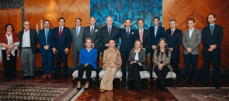 Abelardo De la Espriella se reúne con el Banco de la República y garantiza respeto por su autonomía