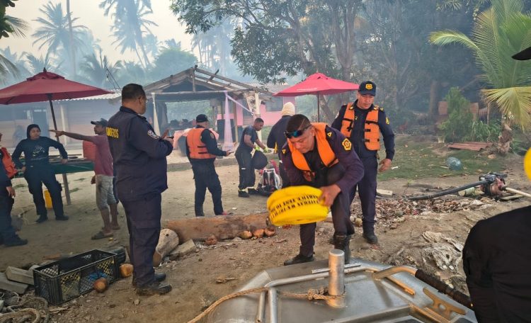 Barranquilla despliega operativo para apoyar control del incendio en Isla Salamanca y monitorea calidad del aire
