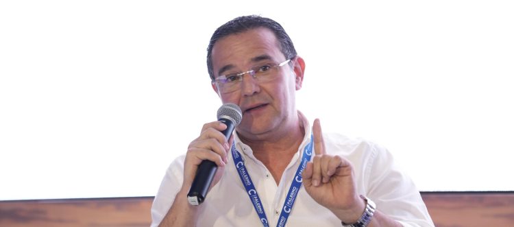 Defensora del Pueblo pide restablecer el empalme entre los gobiernos de Petro y De La Espriella